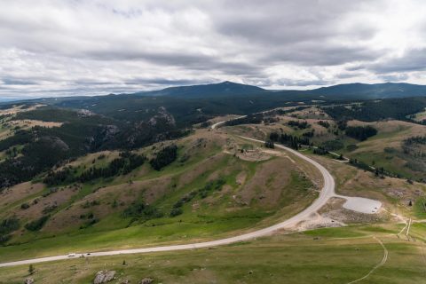 Scenic drive through the Bighorn Mountains, a perfect romantic date idea for couples in Sheridan.